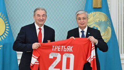 Токаев обсудил развитие хоккея с Владиславом Третьяком