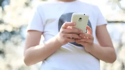 Депутат Аймагамбетов: Смартфон в руках детей может быть опаснее спичек