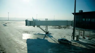 Десятки рейсов задержали и отменили в аэропорту Астаны