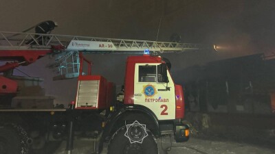 Более 60 человек эвакуировали при пожаре в многоквартирном жилом доме Петропавловска