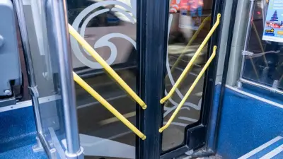 Девочка сломала руку при выходе из автобуса в Кокшетау