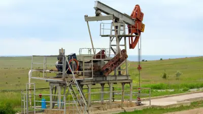 Авария на нефтяной скважине в Мангистау: выброс газоводяной смеси продолжается