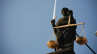 "Долгов стало много". В Актобе судят мужчину, который пытался продать свою почку