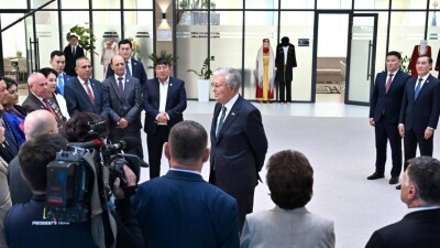 "У региона светлое будущее". Токаев встретился с представителями общественности Туркестанской области