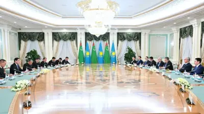Токаев и Бердымухамедов провели переговоры в расширенном составе 