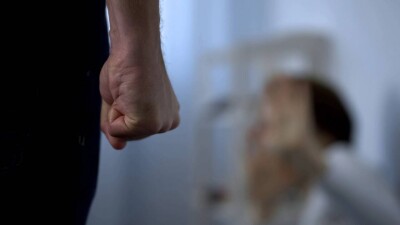 Районный аким Атырауской области попал под служебную проверку после скандала с домашним насилием