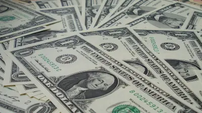 Как изменился курс доллара к тенге на бирже 17 апреля