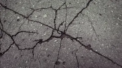 Обвал асфальта после дождей в Алматы: подрядчик допустил нарушения при строительстве