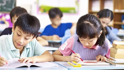 В Гонконге выявили школы, в которых "слишком тихо" исполняли гимн Китая