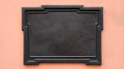 В Казахстане изменят правила установки мемориальных досок из-за их чрезмерного количества