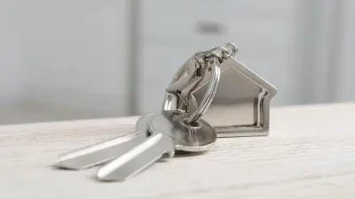 Учителю с 43-летним стажем пришлось доказывать в суде право на приватизацию жилья в Атырау