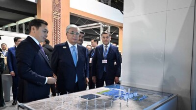 Касым-Жомарт Токаев посетил павильон Казахстана на СOP29
