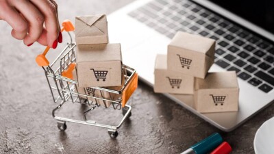 Обязать маркетплейсы нести ответственность за продажу подделок хотят в Казахстане