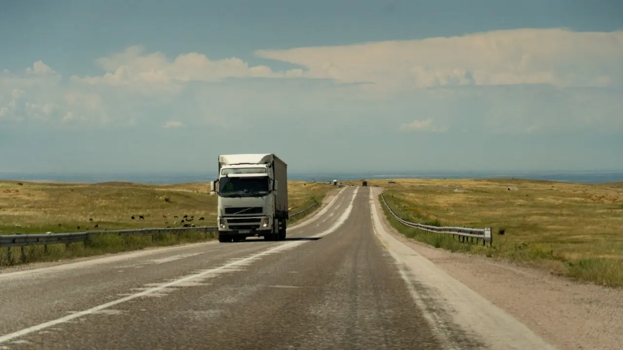 Требования к массам и габаритам грузовиков в ЕАЭС: Токаев подписал указ