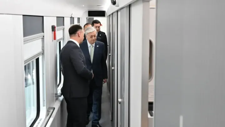 Токаев посетил завод по выпуску вагонов Stadler Kazakhstan