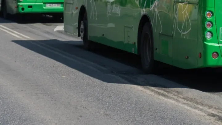 Женщину насмерть сбил автобус в Алматы