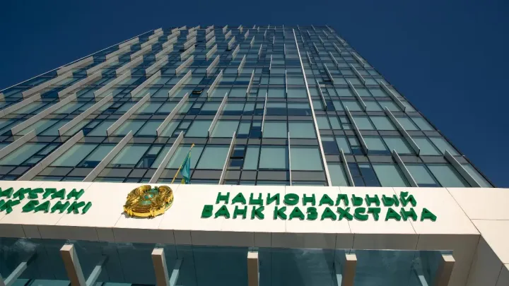 "Снизило спекулятивную активность". Нацбанк продал на бирже 125,6 млн долларов для поддержки тенге