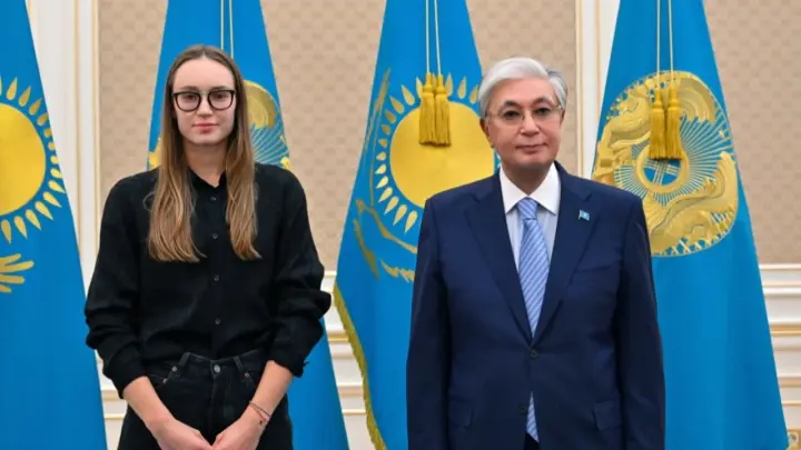 "Вы подаете детям положительный пример". Президент Казахстана встретился с Еленой Рыбакиной