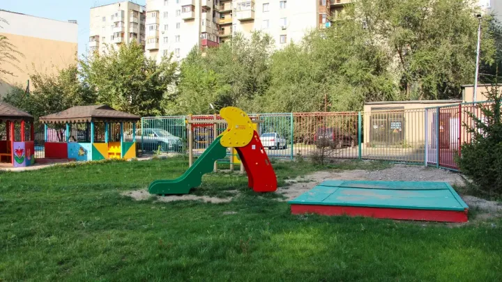 В Экибастузе женщина избила ребёнка на детской площадке