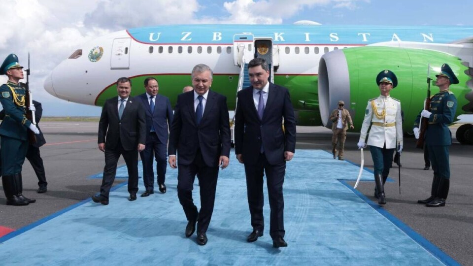 Шавкат Мирзиёев прилетел в Астану