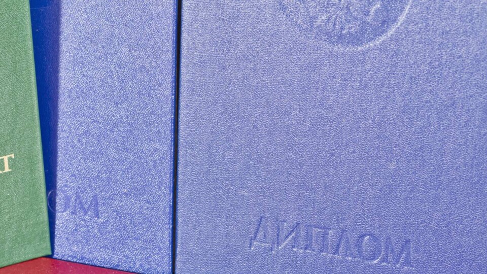 Суд Мангистау встал на сторону учителя, которую уволили из-за фальшивого диплома
