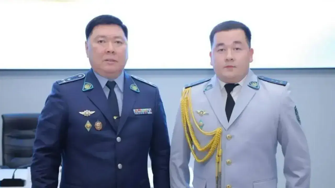 Темирхан Хажмуратов справа / Фото Polisia.kz