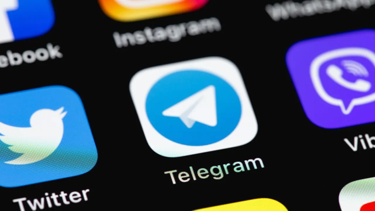 "Таза Қазақстан": сколько жителей пожаловались на мусор и плохие дороги в Telegram-бот