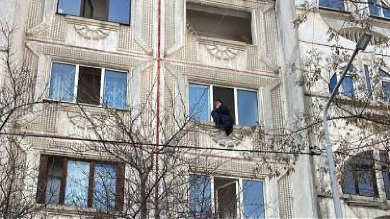 Гвардеец спас от суицида жительницу Алматы