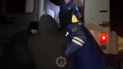 Акмолинские спасатели проехали 62 километра на вездеходе, чтобы доставить женщину до машины скорой помощи