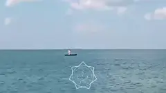 Двух девушек на надувном матрасе унесло ветром на озере в СКО