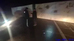 Грузовик опрокинулся и перекрыл трассу в Актюбинской области