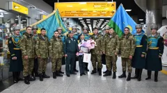 Более сотни прыжков с парашютом: Касым-Жомарт Токаев вручил награду десантнице из Алматы 