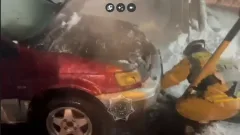 Автомобиль загорелся посреди улицы в Астане
