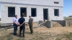 Замглавы Абайской области проверил строительство дорог и котельной в регионе