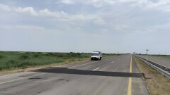 Из-за жары вздулись плиты: участок республиканской трассы восстановили в Туркестанской области