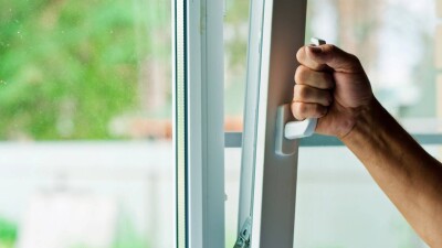 Закрыть окна и не выходить на улицу рекомендуют жителям Шымкента в МЧС