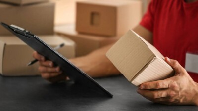 Курьеры по доставке еды обязаны иметь медкнижку: новый стандарт вступил в действие с 1 января в Казахстане