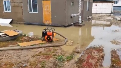 Дожди в Акмолинской области: спасатели откачивают воду в селе Коянды