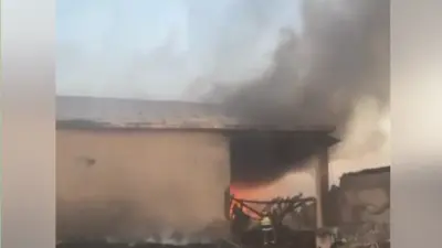 Крупный пожар произошёл на складе в Туркестанской области