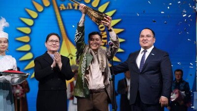 Обладателя "Алтын домбыры" выбрали в Астане на конкурсе акынов