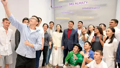 Дархан Сатыбалды встретился с молодёжью в комьюнити-центре Ауэзовского района