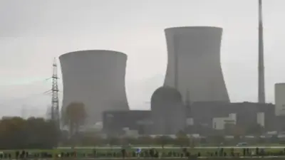 В Германии взорвали охладительные башни крупнейшей АЭС