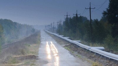 Движение грузовиков ограничили в Атырауской области из-за размытых паводками дорог