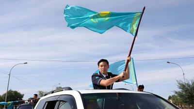 Серебряному призёру Паралимпиады Нурдаулету Жумагали подарили квартиру и автомобиль