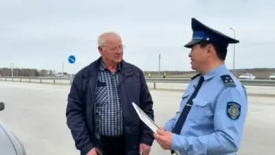 Образцовых водителей наградили прямо на трассе в Акмолинской области