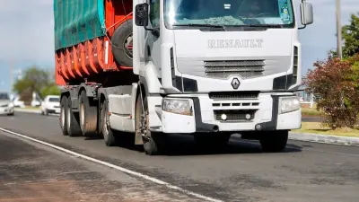 Около 400 грузовиков скопились на границе Казахстана и Кыргызстана