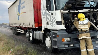 Грузовик загорелся на трассе в Жамбылской области
