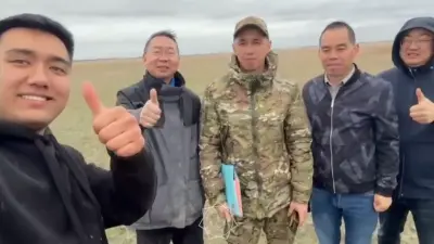 Трое иностранцев и переводчик застряли в грязи на дороге в Костанайской области