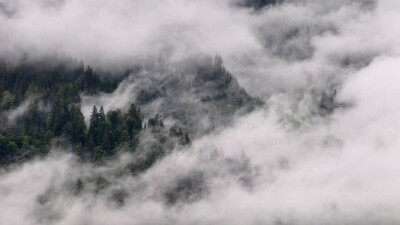 Туман и сильный ветер: штормовое предупреждение объявили в Казахстане