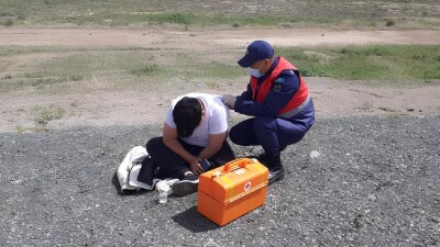 Автомобиль врезался в отбойник на трассе близ Балхаша: 11 человек пострадали